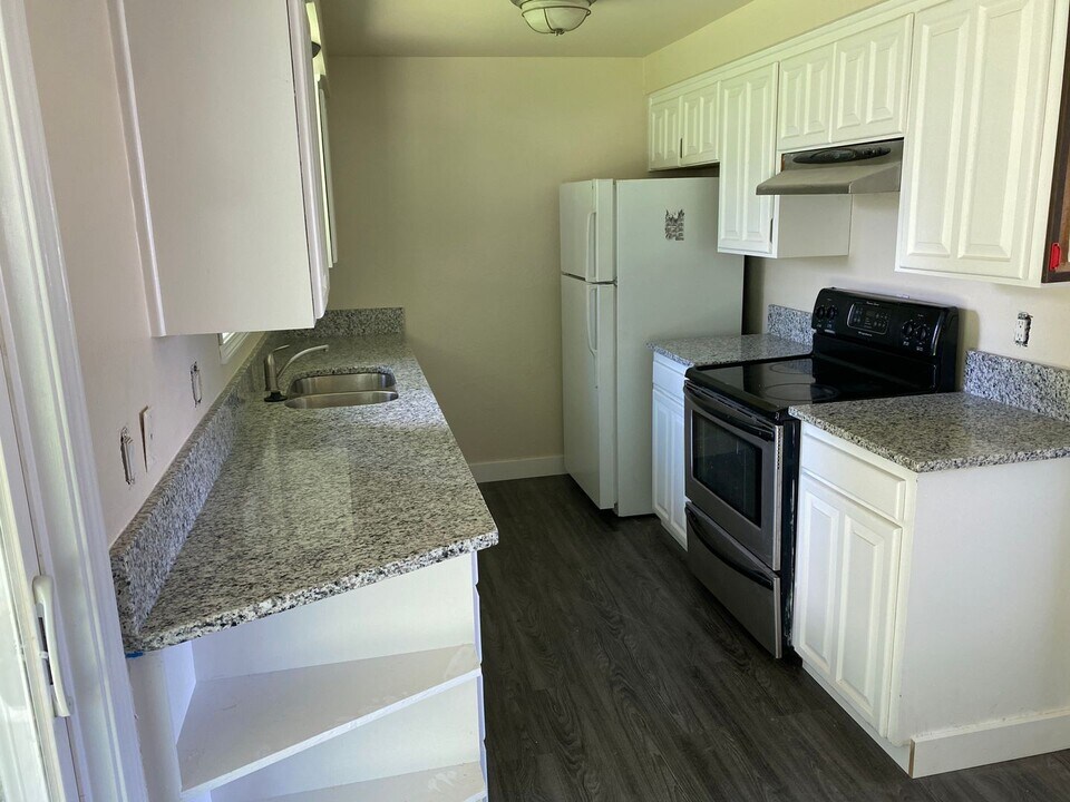 4485 Monroe Ave NE in Salem, OR - Building Photo