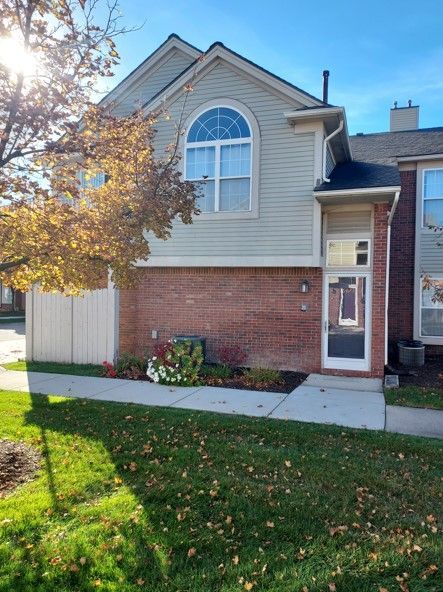 16423 Claremont Dr in Clinton Township, MI - Building Photo - Building Photo