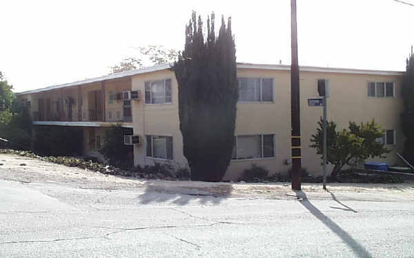 943 N Marengo Ave in Pasadena, CA - Foto de edificio