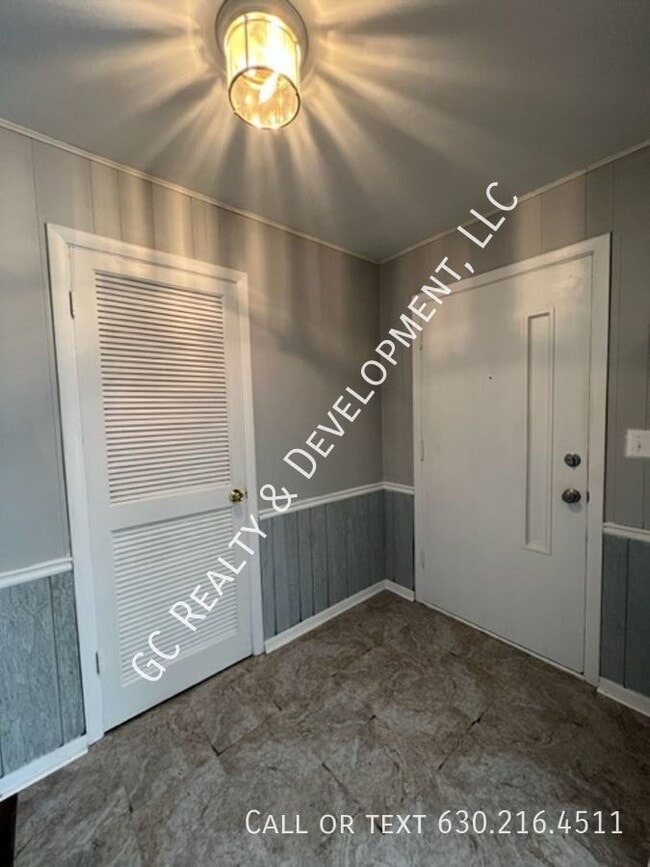 22W220 Burr Oak Dr in Glen Ellyn, IL - Building Photo - Building Photo