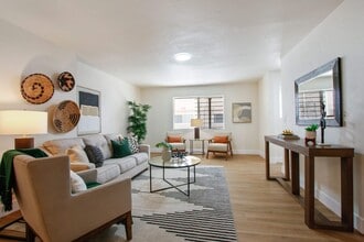 6337 10th Ave in Los Angeles, CA - Building Photo - Interior Photo