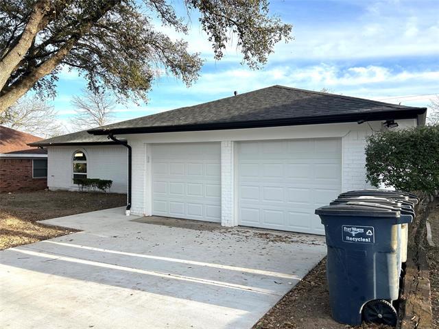 1405 Country Manor Rd in Fort Worth, TX - Building Photo - Building Photo