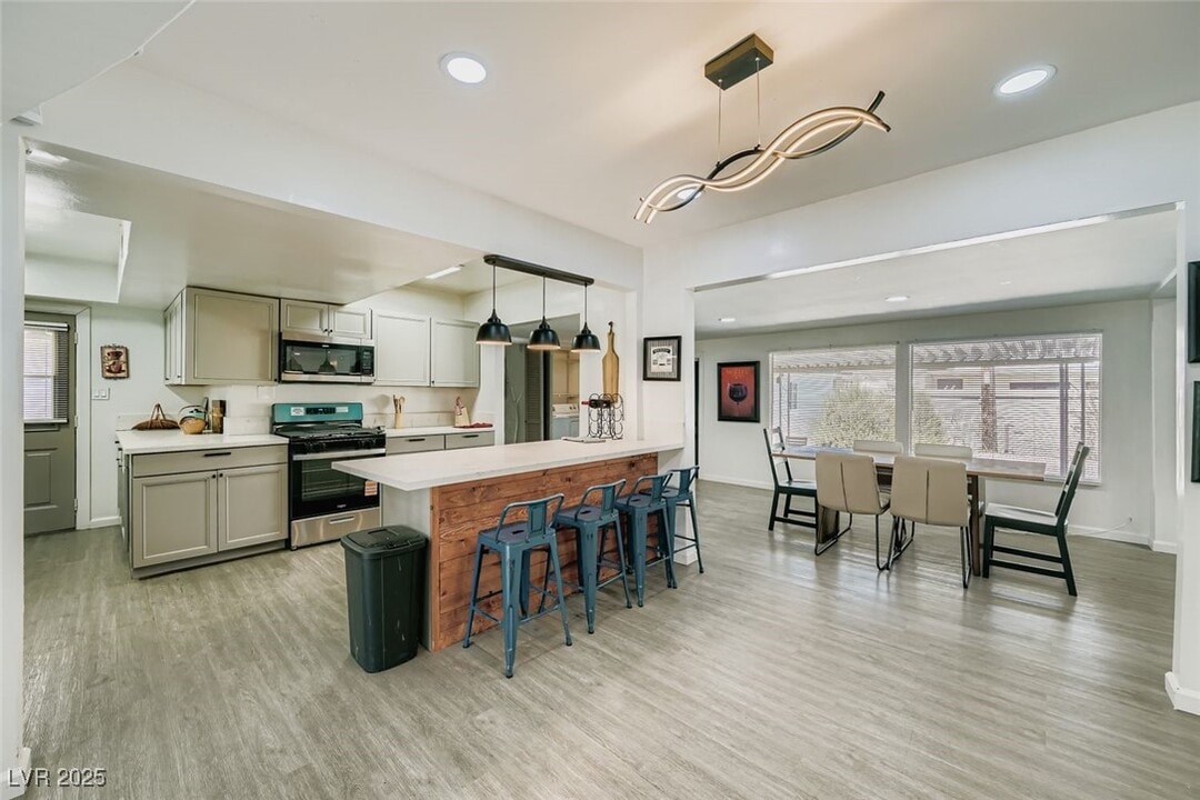 555 Canosa Ave in Las Vegas, NV - Building Photo