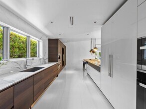 425 E Dilido Dr in Miami Beach, FL - Building Photo - Building Photo