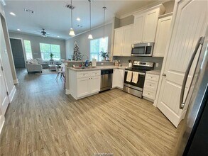 110 Sterling St in College Station, TX - Building Photo - Building Photo