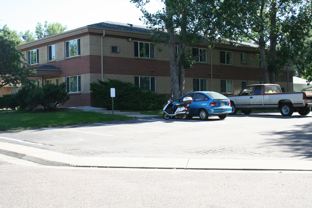 1690 Upham St in Lakewood, CO - Building Photo