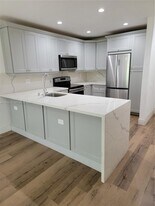 5112 NW 79th Ave in Doral, FL - Building Photo