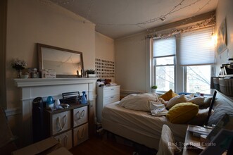 54 Egmont St, Unit 1 in Brookline, MA - Foto de edificio - Building Photo