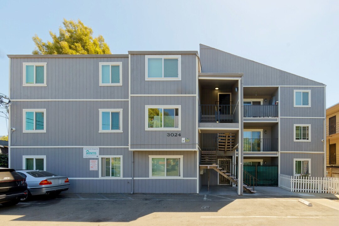 3024 Fruitvale Ave in Oakland, CA - Foto de edificio