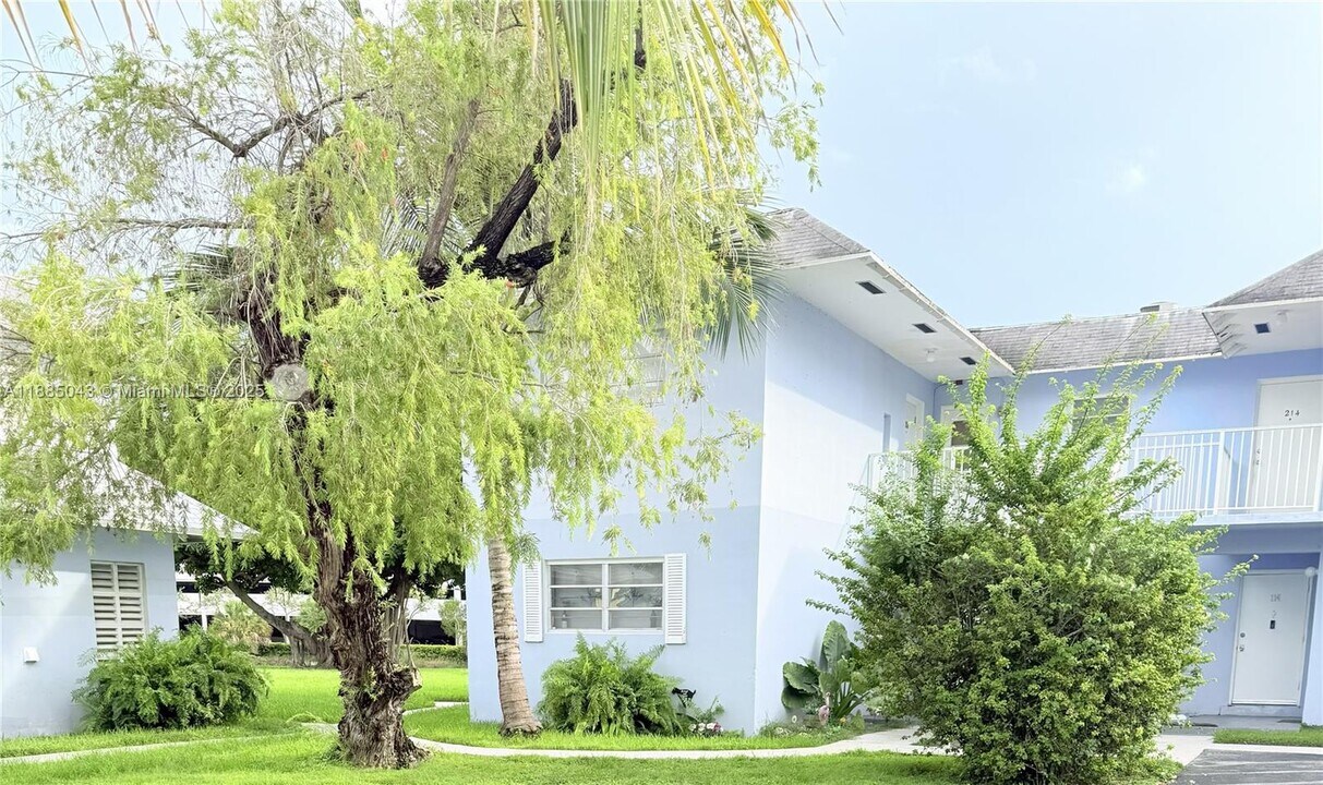 7580 SW 82nd St in Miami, FL - Building Photo