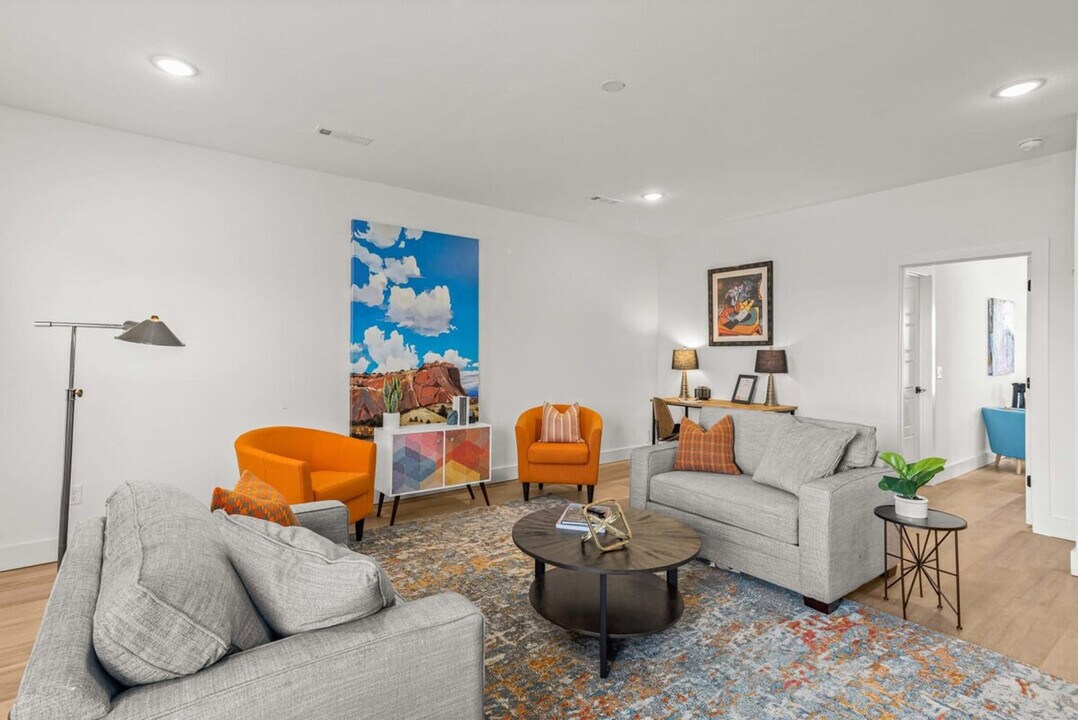 2606 SW Livingston Square in Bentonville, AR - Building Photo