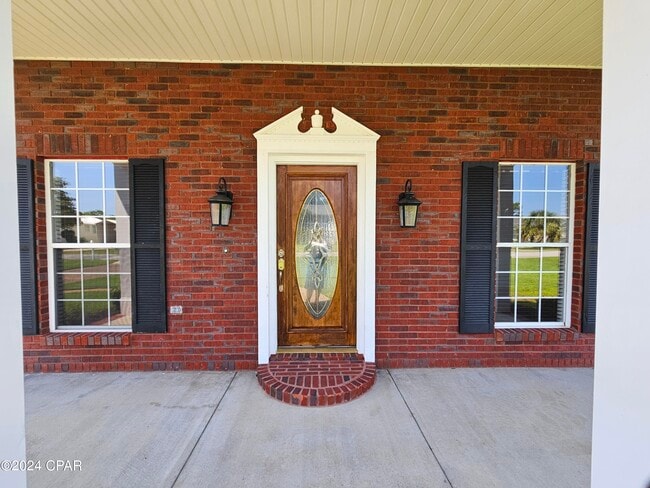 2103 Coral Dr in Lynn Haven, FL - Foto de edificio - Building Photo