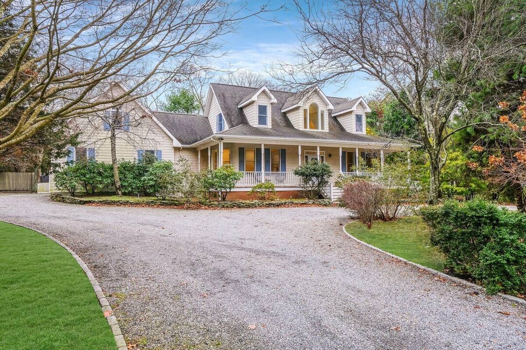 3 Folkstone Rd in East Hampton, NY - Building Photo