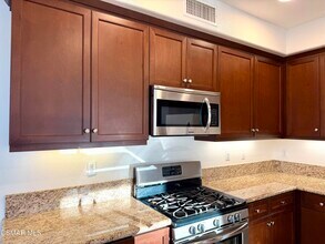 62 Secret Hollow Ln in Thousand Oaks, CA - Building Photo - Building Photo