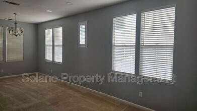 8184 Carlisle Way in Vallejo, CA - Building Photo - Building Photo