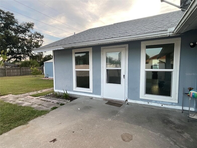8026 Brocatel Ct in Orlando, FL - Building Photo
