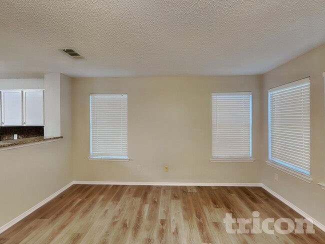 1113 Beeblossom Dr in Desoto, TX - Building Photo - Building Photo