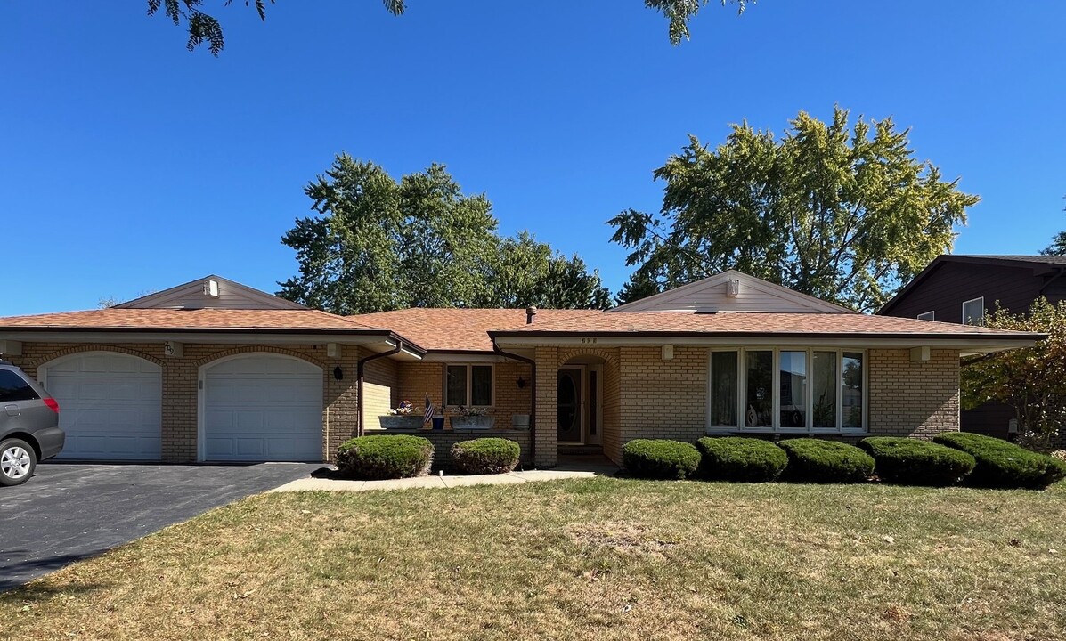 209 Natwick Ln in Schaumburg, IL - Foto de edificio