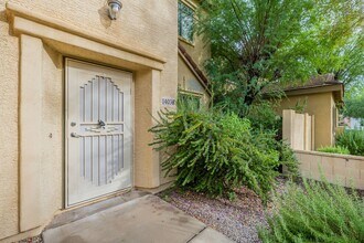 14038 W Country Gables Dr in Surprise, AZ - Building Photo - Building Photo
