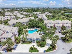 3007 Fairway Dr N in Jupiter, FL - Building Photo - Building Photo