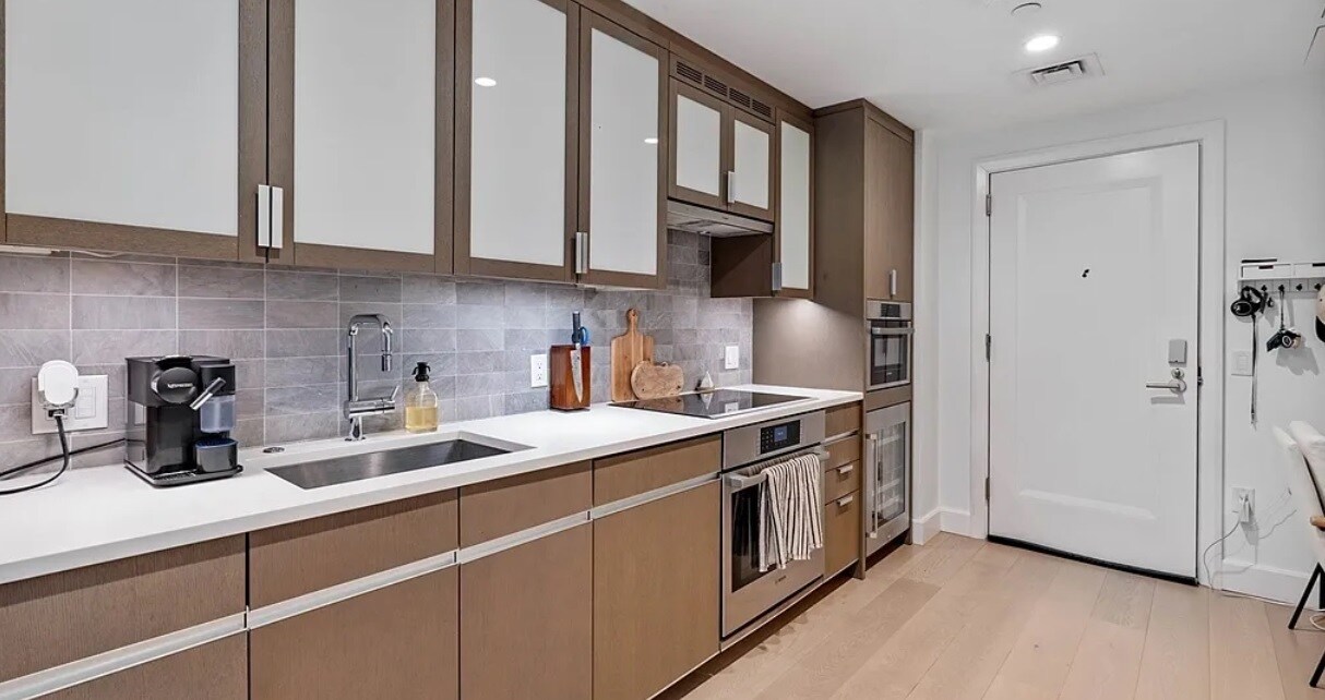 2 Clarendon St, Unit 103 in Boston, MA - Building Photo