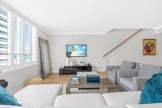 5401 Collins Ave in Miami Beach, FL - Building Photo - Building Photo