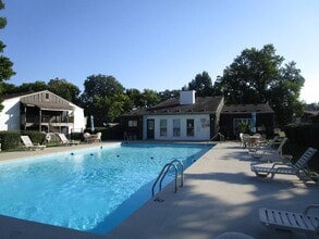 Peppertree Apartments in Antioch, TN - Foto de edificio - Building Photo