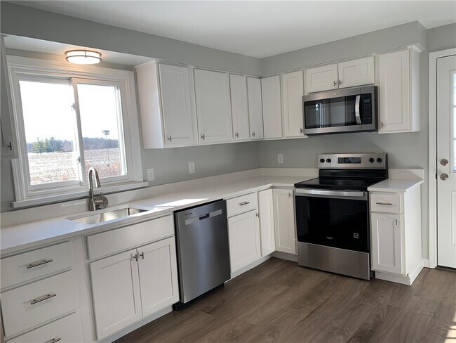 1162 Co Rd 8 in Farmington, NY - Building Photo - Building Photo