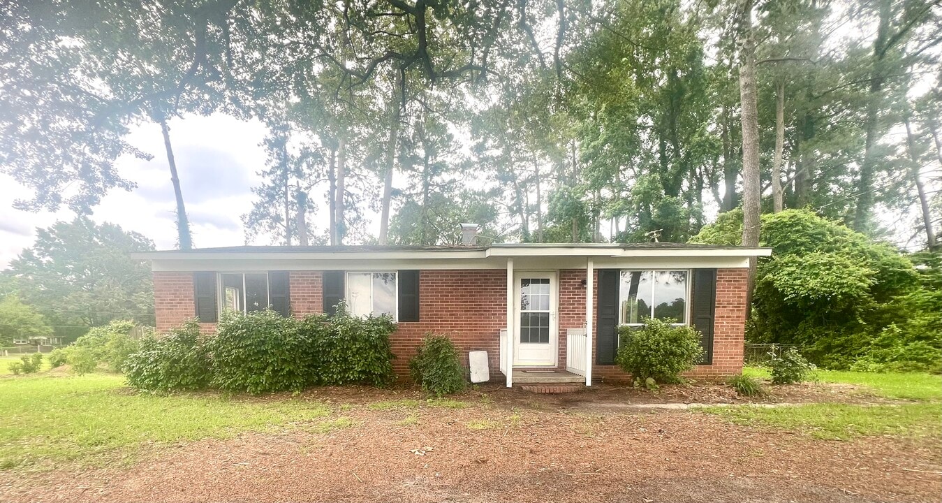 1981 Banks School Rd in Kinston, NC - Building Photo