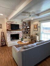 1302 E Saint Johns Ave in Austin, TX - Building Photo - Building Photo