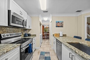 12196 Sag Harbor Ct in Wellington, FL - Building Photo