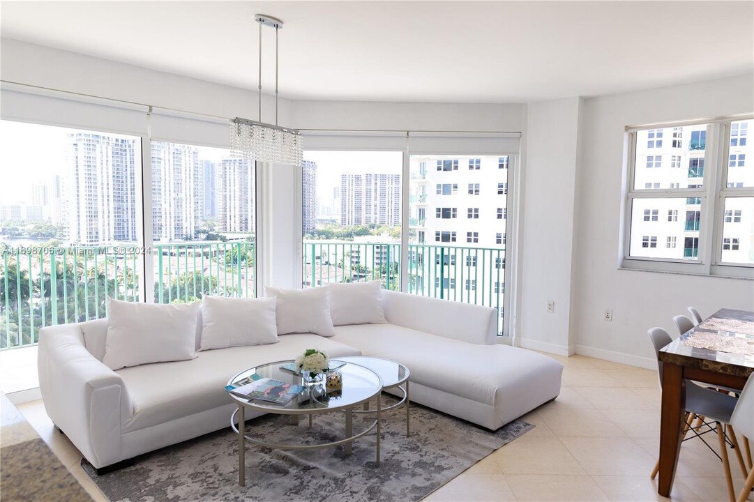 20000 E Country Club Dr, Unit 1001 in Aventura, FL - Building Photo