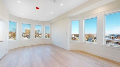 1510 N Shore Rd in Revere, MA - Building Photo - Building Photo