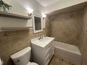 2226 S Goebbert Rd in Arlington Heights, IL - Building Photo - Building Photo