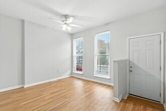 1211 E Oliver St in Baltimore, MD - Foto de edificio - Building Photo