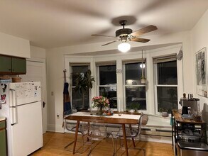 2582 N Cramer St, Unit Second floor in Milwaukee, WI - Foto de edificio - Building Photo