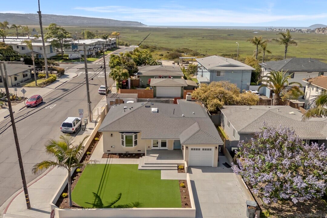 291 Ebony Ave in Imperial Beach, CA - Building Photo