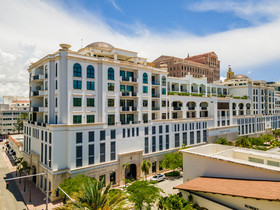 Giralda Place Residences in Coral Gables, FL - Building Photo