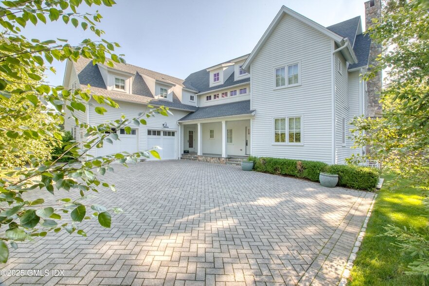 507 River Rd in Cos Cob, CT - Foto de edificio
