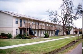 Breaux Bridge Apartments in Breaux Bridge, LA - Building Photo