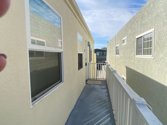 1633 E Balboa Blvd in Newport Beach, CA - Building Photo - Building Photo