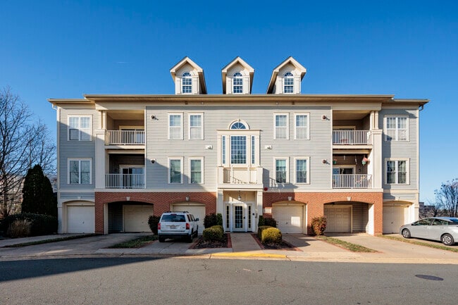 Westbrook Court in Fairfax, VA - Building Photo - Building Photo