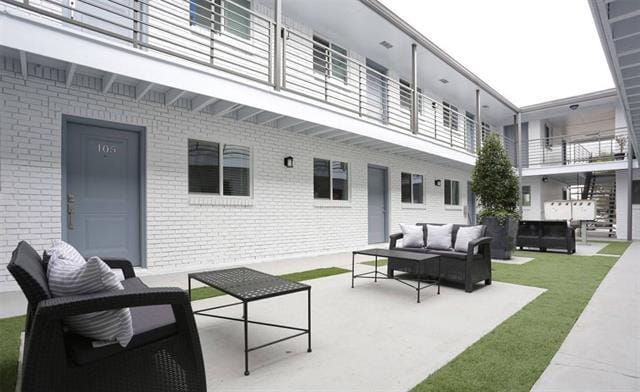 property at 404 E 9th St