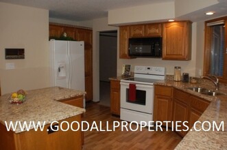 924 Prairie View Dr in West Des Moines, IA - Building Photo - Building Photo