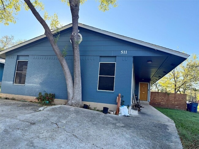 511 Central Ave, Unit A in Elgin, TX - Building Photo - Building Photo