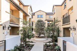 First and Pacific Townhomes in Santa Ana, CA - Building Photo