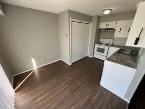 1274 E Rockhill St in Springfield, MO - Building Photo - Building Photo