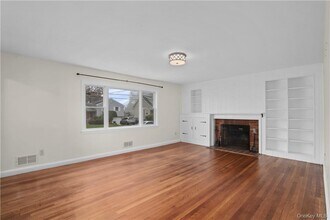 216 S Poe St in Hartsdale, NY - Building Photo - Building Photo