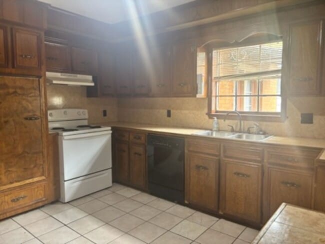 3957 California Ave in Jackson, MS - Building Photo - Building Photo