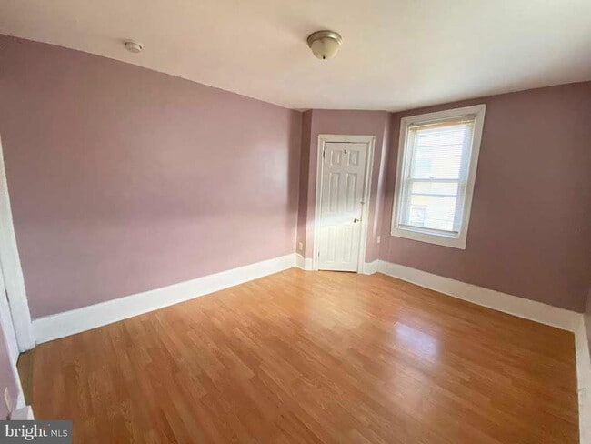 property at 1833 W Rockland St